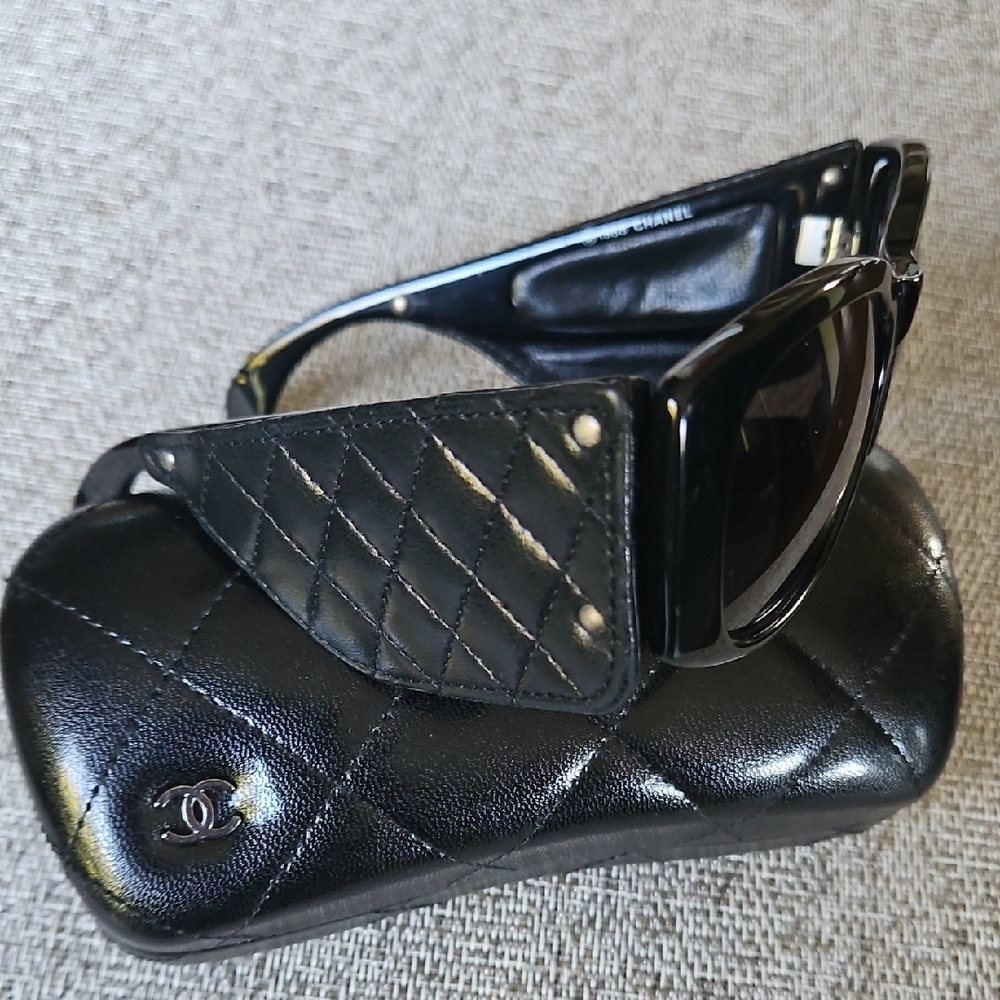 CHANEL 1988 Quilted Black Leather Sunglasses RARE🦄